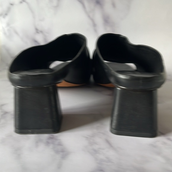 Pair Preowned Vince Vero Cuoio Black Leather Women’s Sz 9 1/2 Slip-on Mules - Picture 5 of 8